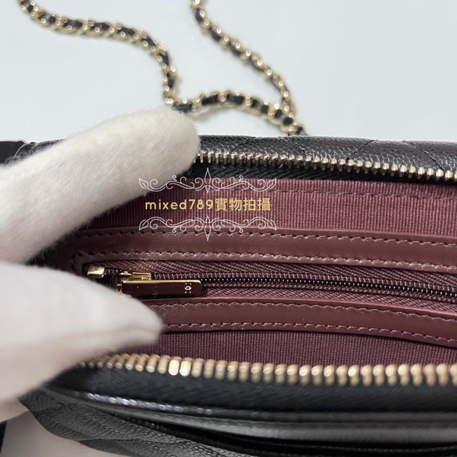 Chanel 淡金雙C荔紋牛皮鍊帶雙層斜背手機包 CF系列woc-6