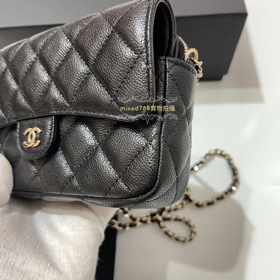 Chanel 淡金雙C荔紋牛皮鍊帶雙層斜背手機包 CF系列woc-17