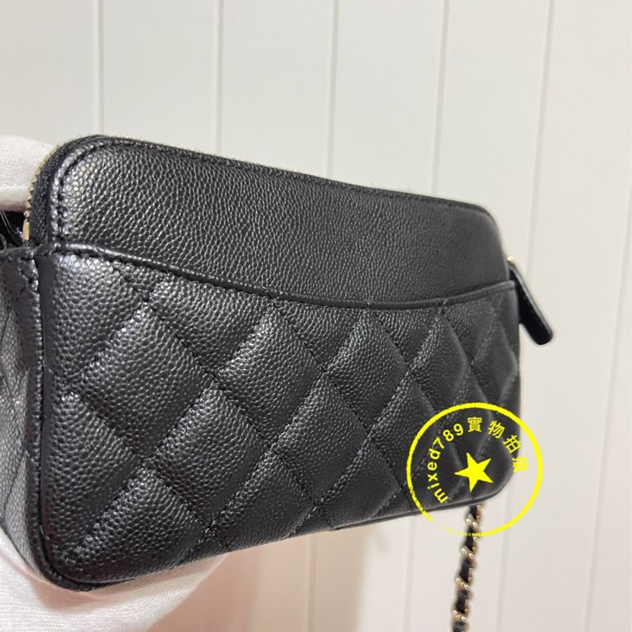 Chanel 淡金雙C荔紋牛皮鍊帶雙層斜背手機包 CF系列woc-10