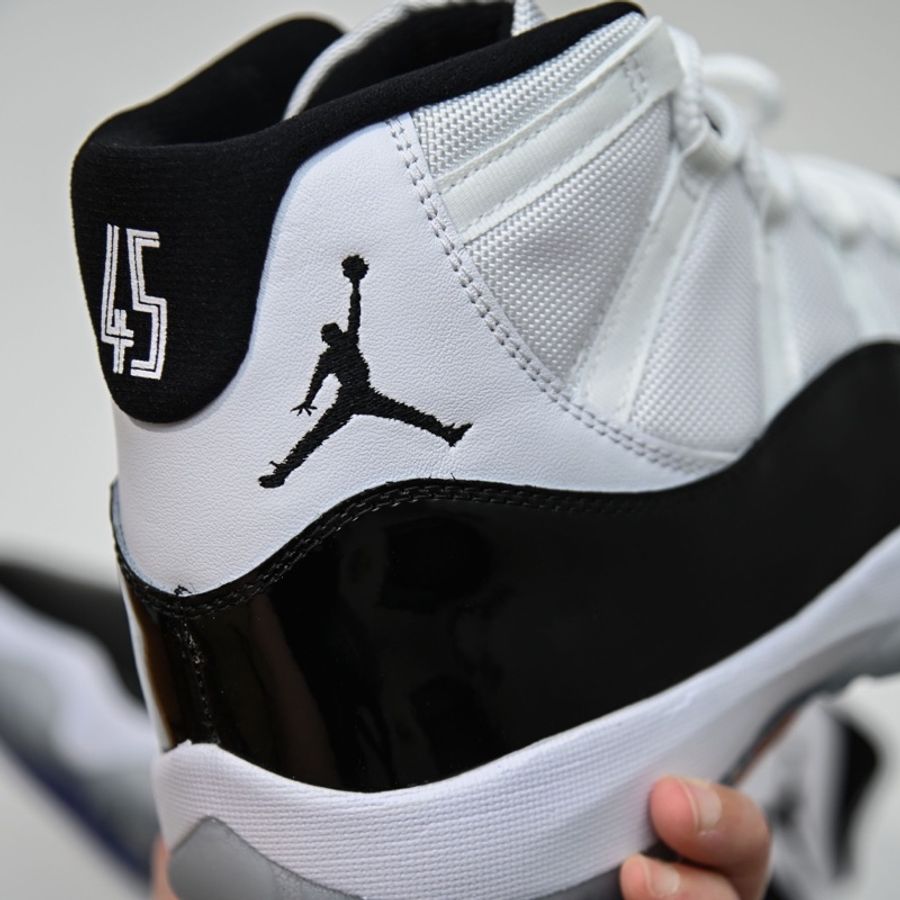 Air Jordan 11 Retro 黑白款 US11-3