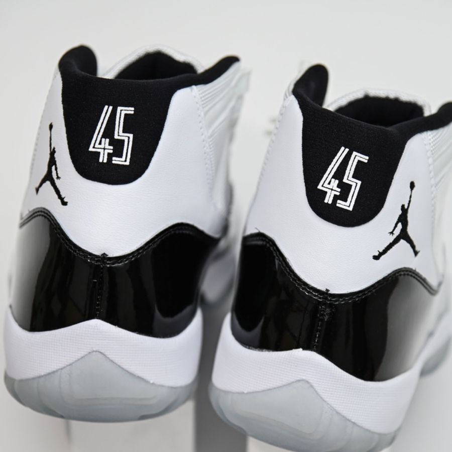 Air Jordan 11 Retro 黑白款 US11-8
