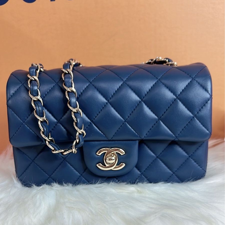CHANEL Mini Coco 20cm 經典CC LOGO菱格縫線小羊皮翻蓋斜背包-1