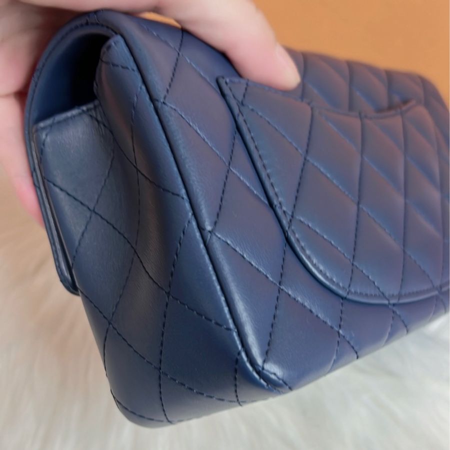CHANEL Mini Coco 20cm 經典CC LOGO菱格縫線小羊皮翻蓋斜背包-7