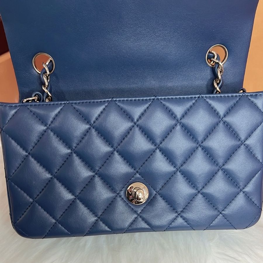 CHANEL Mini Coco 20cm 經典CC LOGO菱格縫線小羊皮翻蓋斜背包-19
