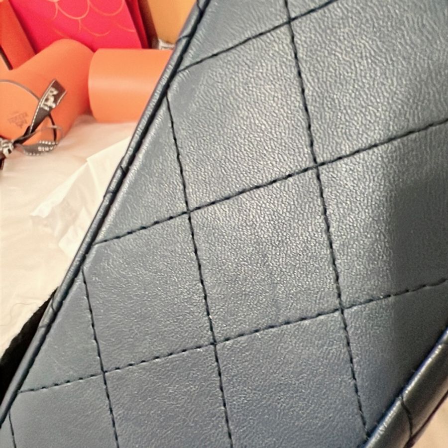 CHANEL Mini Coco 20cm 經典CC LOGO菱格縫線小羊皮翻蓋斜背包-14