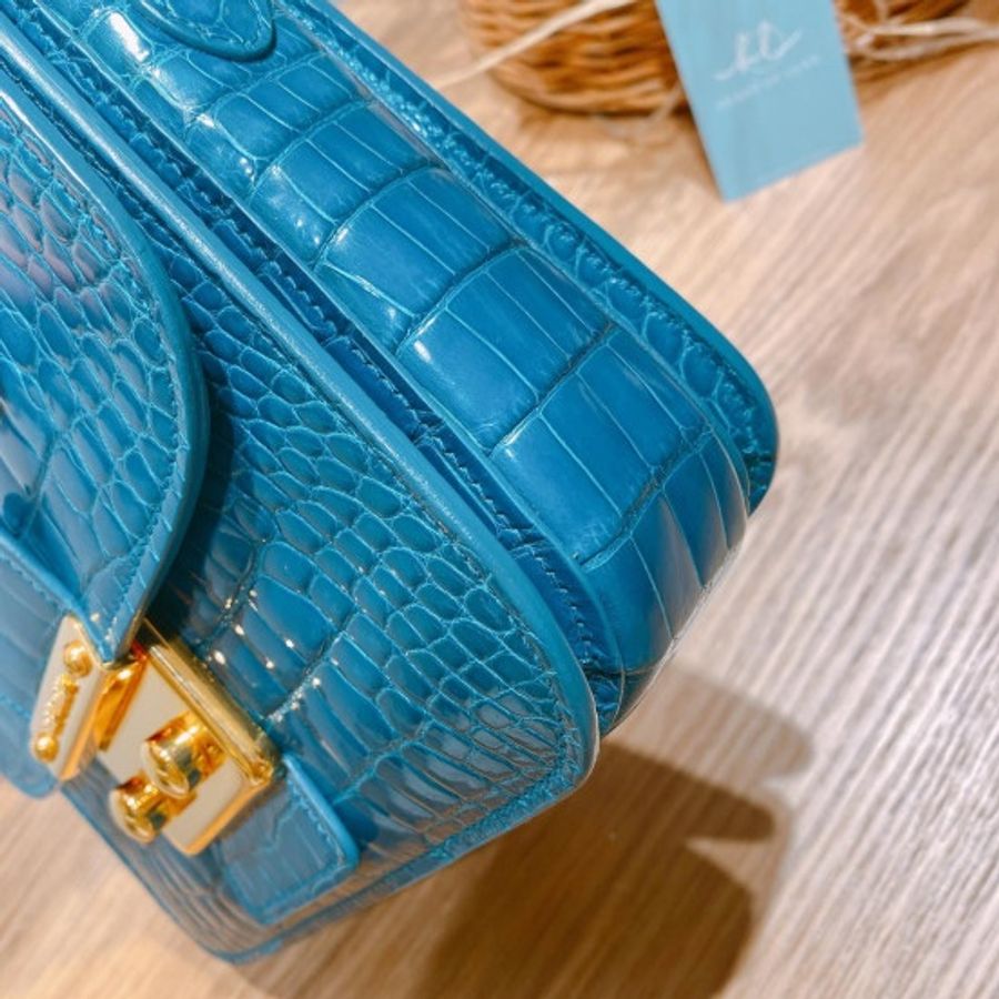 TW0160 Miu Miu 鱷魚皮側肩包 Croc Leather Crossbody Bag-3