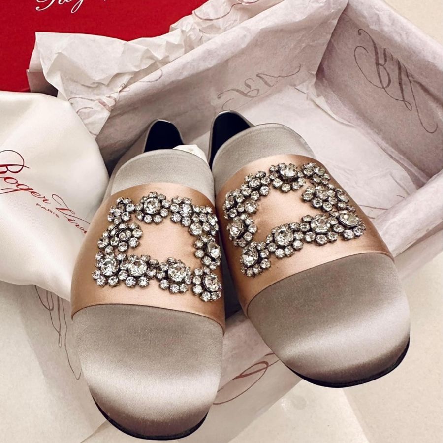 Roger Vivier crystal buckle satin loafer 水鑽奢華緞面休閒樂福平底鞋 婚鞋-3