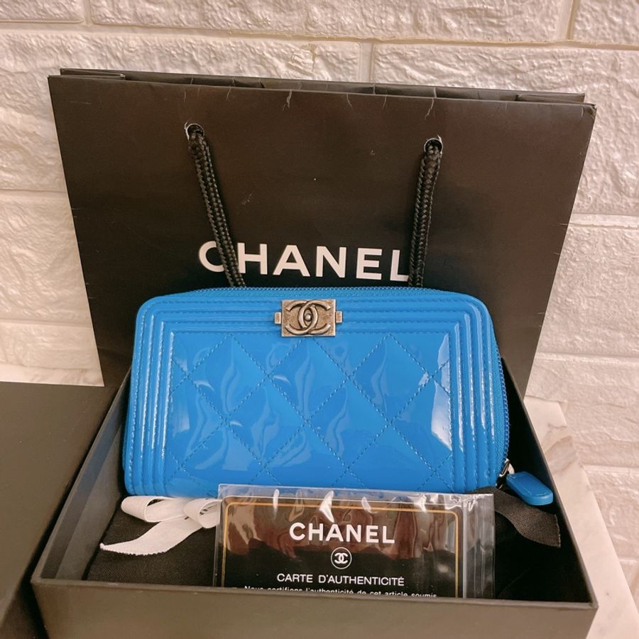 激甜出清近新正品✨香奈兒CHANEL經典BOY系列菱格漆皮牛皮復古銀釦拉鍊中夾(希臘藍)-2