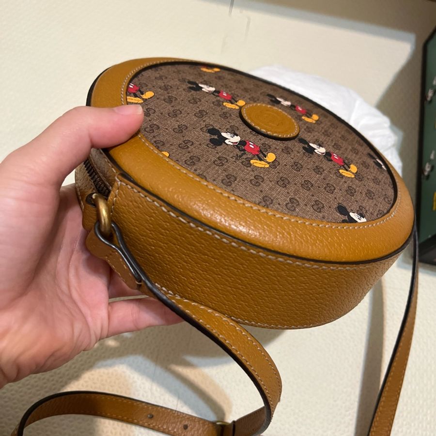 GUCCI x Disney x Gucci 迪士尼米奇聯名款印花帆布皮革圓餅肩背/斜背包-11
