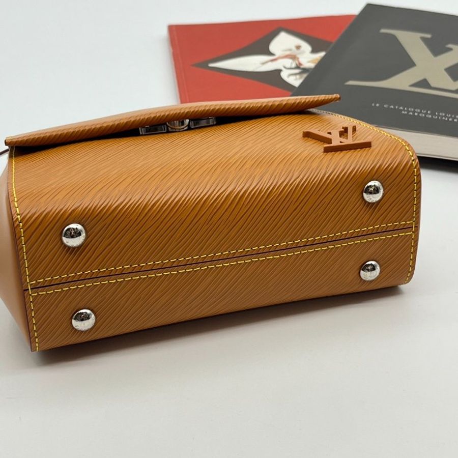 全新品  Louis Vuitton LV 晶片款 焦糖色EPI迷你款CLUNY二用包/手提包/斜背包/肩背包-6