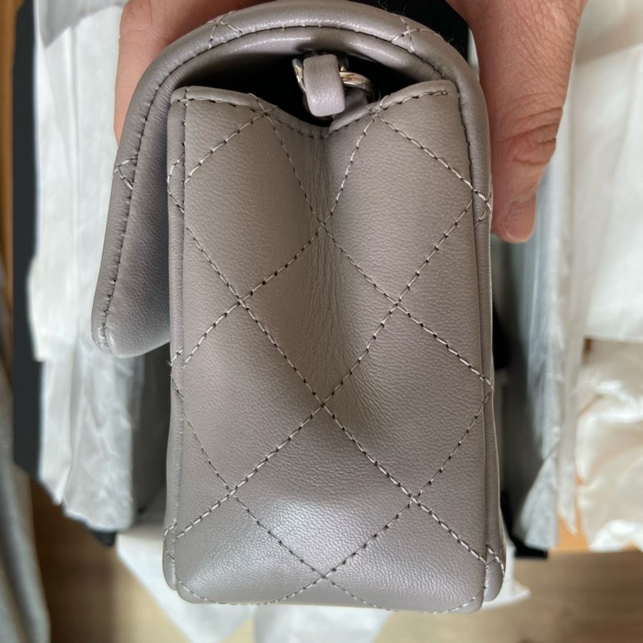 Chanel coco20 21b高級灰 羊皮銀扣-7