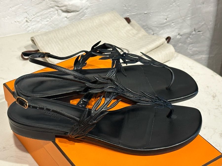 HERMÈS 黑色樹葉造型夾腳涼鞋-0