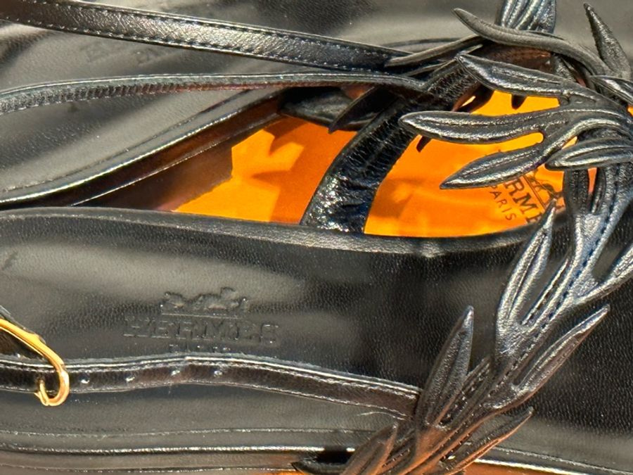 HERMÈS 黑色樹葉造型夾腳涼鞋-1
