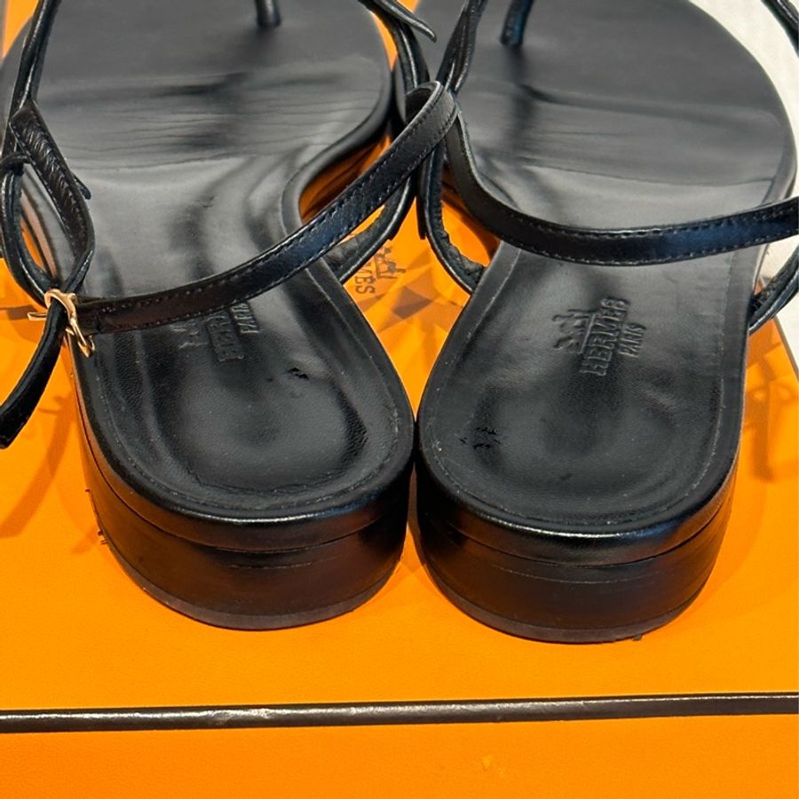 HERMÈS 黑色樹葉造型夾腳涼鞋-2