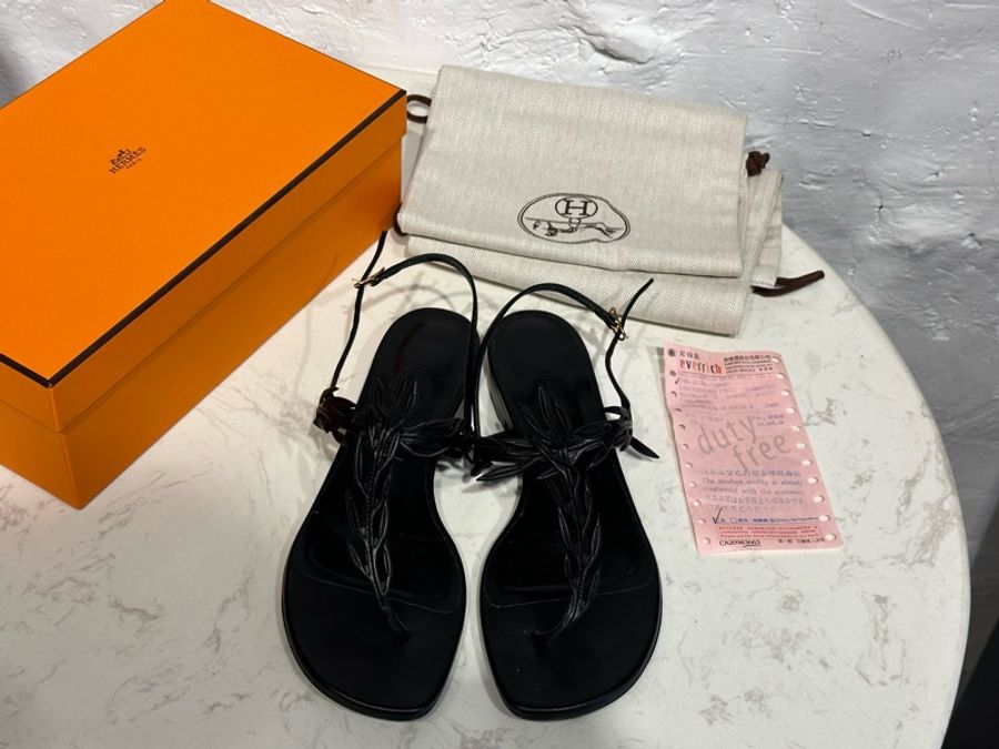 HERMÈS 黑色樹葉造型夾腳涼鞋-5