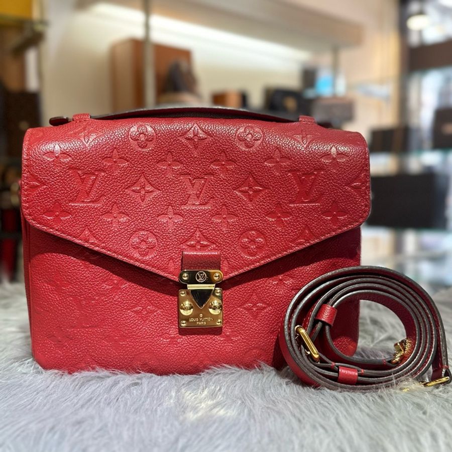 【舊愛新歡】LV紅色Monogram Pochette Métis郵差信封包-0