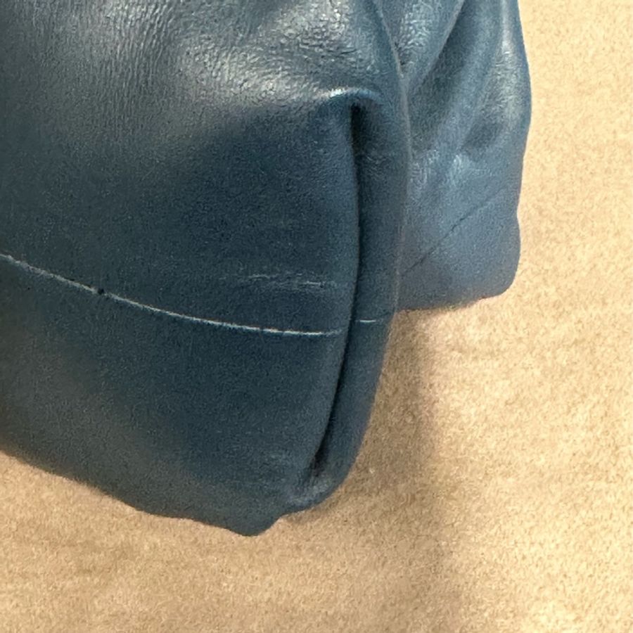 Bottega Veneta 大號雲朵包 墨藍色 Pouch 小牛皮手拿-6