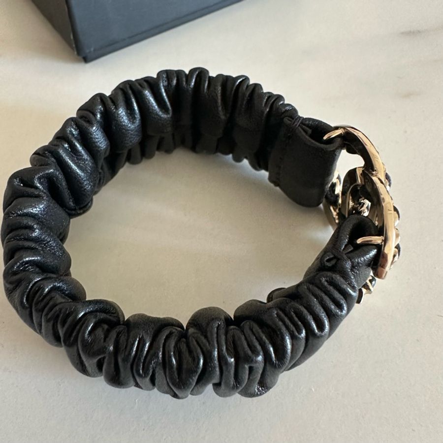 CHANEL ✨ 淡金色雙C大LOGO 皮穿鍊 皮革手環 髮圈-5