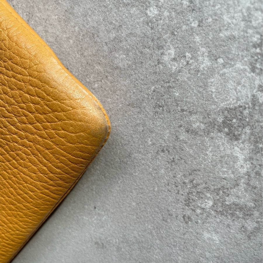 新年禮物 LOEWE 經典Anagram logo 壓紋圖騰真皮肩背包-7