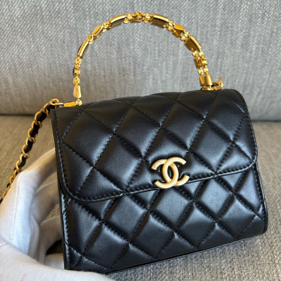Chanel 22B 黑金 Kelly 琺瑯手柄包中號-1