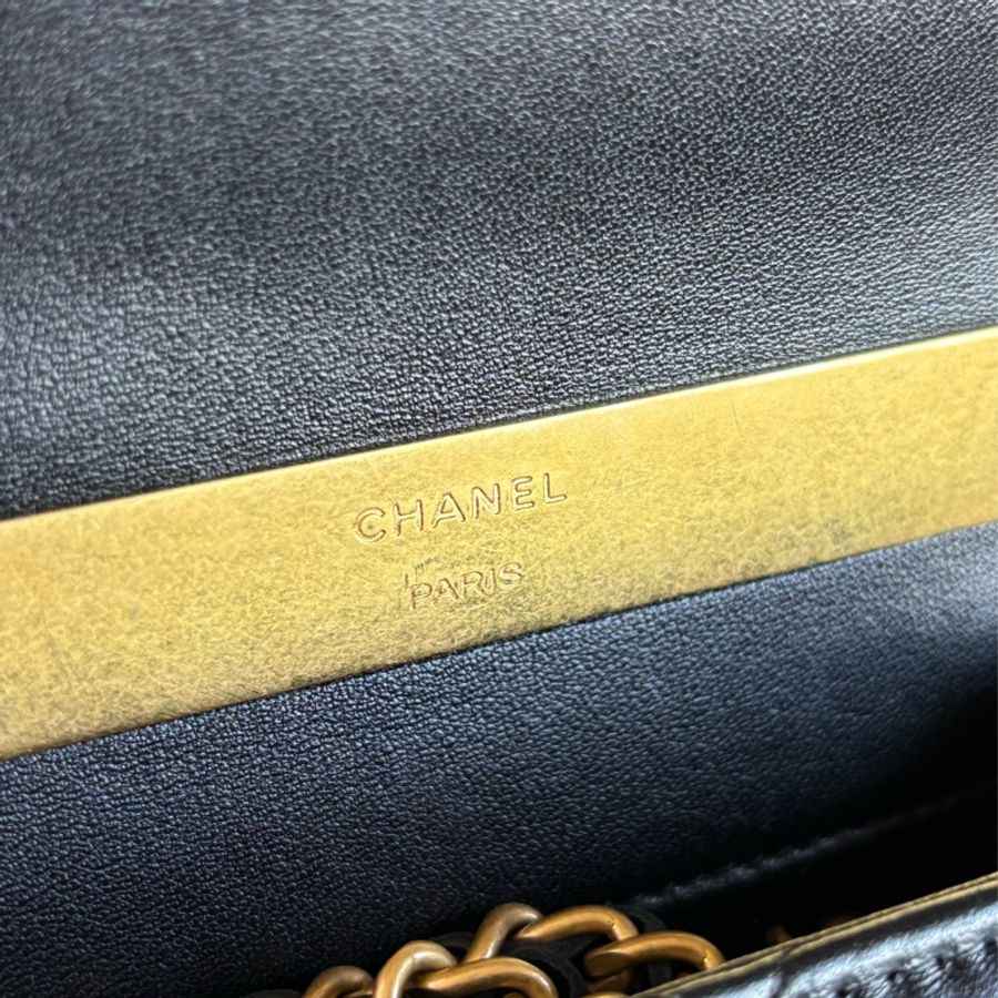 Chanel 22B 黑金 Kelly 琺瑯手柄包中號-4
