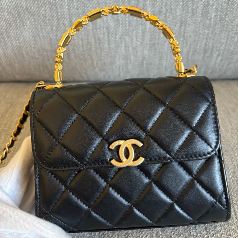 Chanel 22B 黑金 Kelly 琺瑯手柄包中號-7