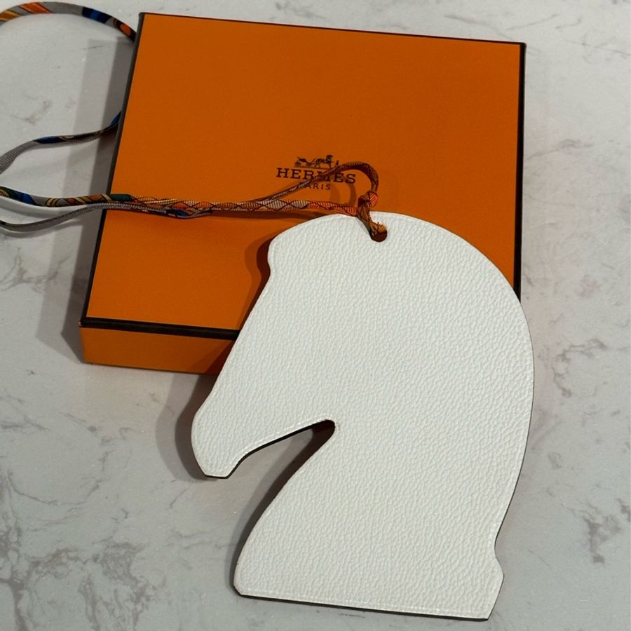 Hermes 愛馬仕 馬頭手工皮雕包包吊飾(橘白色)-4