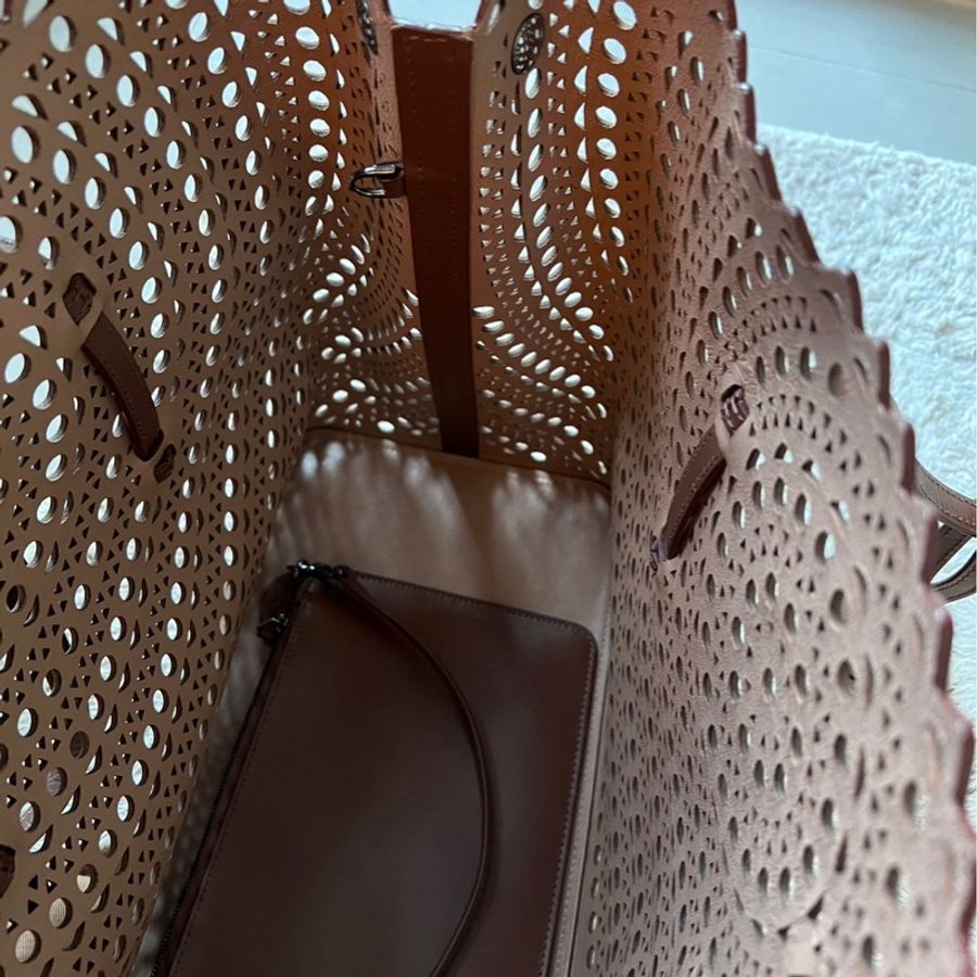 Alaia 咖啡色牛皮鏤空shopping tote-9