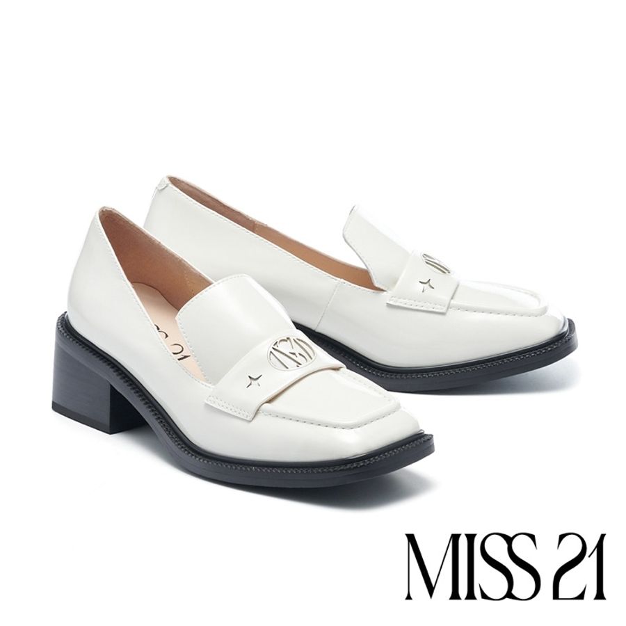 【MISS 21】新式復古LOGO牛漆皮大方頭樂福高跟鞋(白)-1