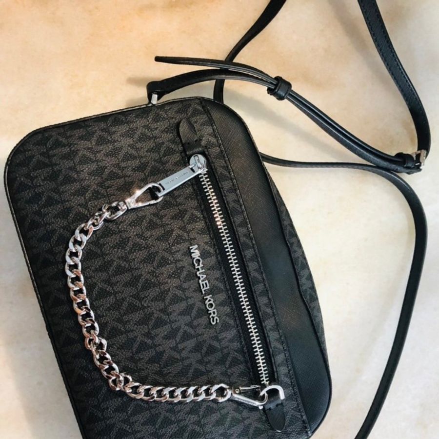 MICHAEL KORS MK掛鍊滿版斜背相機包-7
