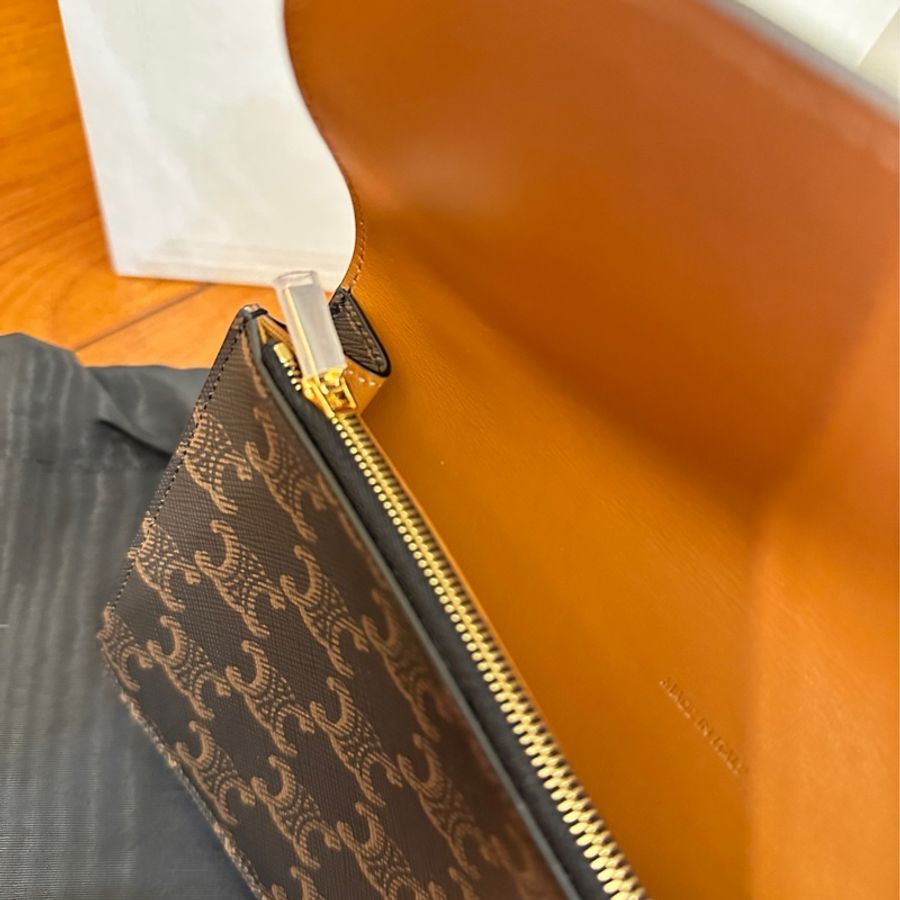 CELINE 凱旋門滿版LOGO WOC斜背包-8