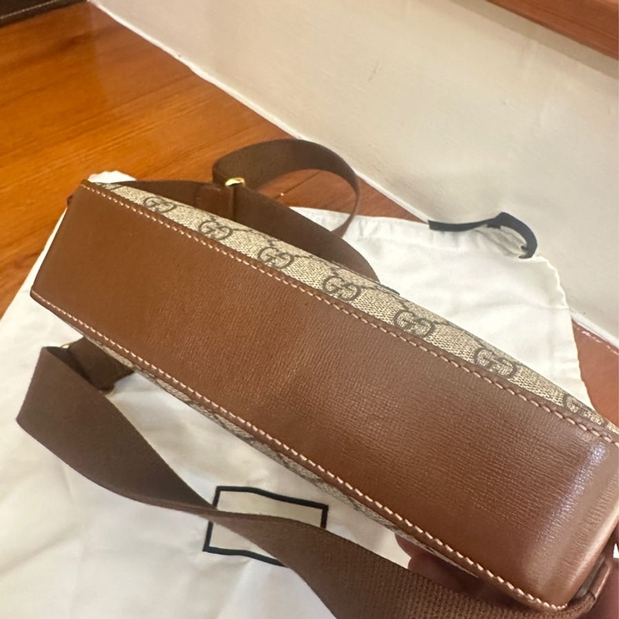 GUCCI 咖PVC橫式斜背包-8