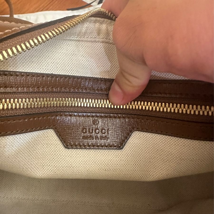 GUCCI 咖PVC橫式斜背包-10