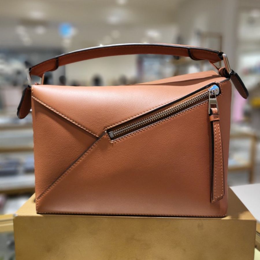 🛫早秋當季新品🛬 Loewe 小款 經典小牛皮 Edge Puzzle包 焦糖色-6