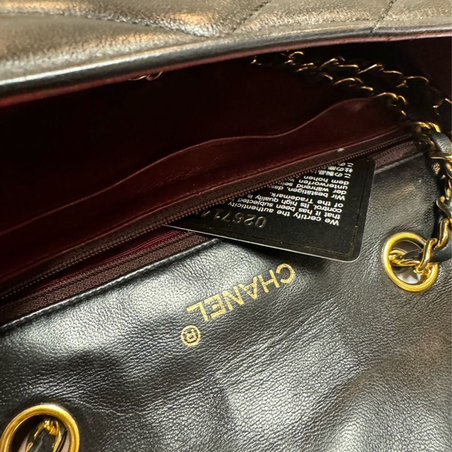 Chanel Vintage 老香黑金信封翻釦山型紋雙鏈包 V紋郵差包-9