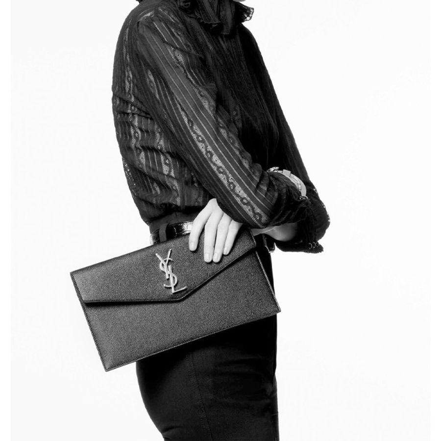【YSL】MONOGRAM系列V字縫線魚子醬牛皮金屬LOGO暗釦三折短夾/手拿包/晚宴包-2