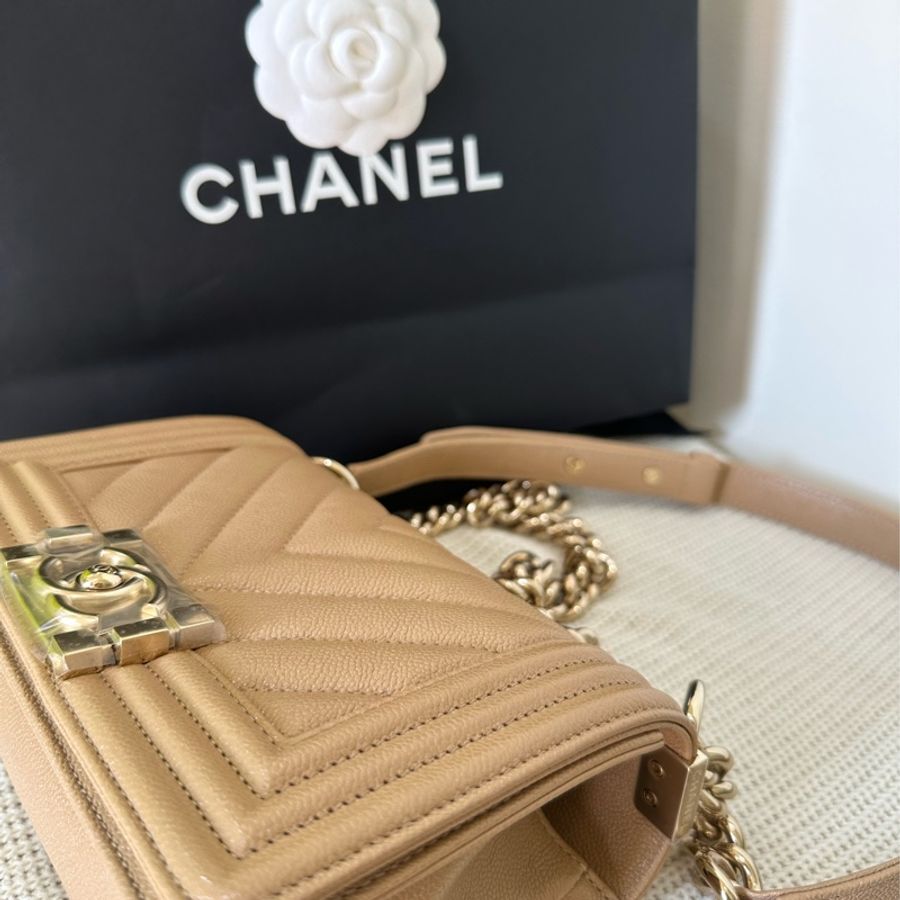 Chanel boy 20 奶茶色 山形紋-11