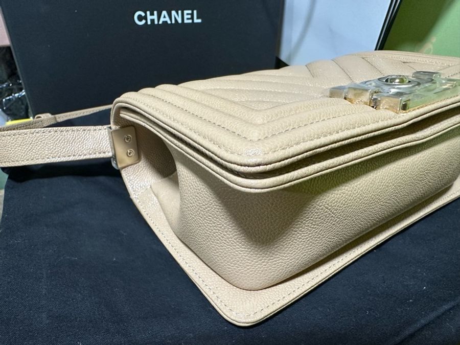 Chanel boy 20 奶茶色 山形紋-13