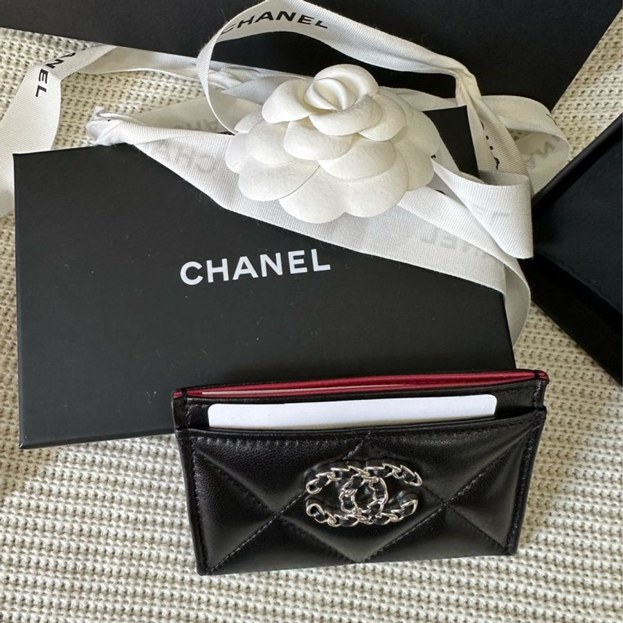 Chanel 19 黑銀 皮穿鍊logo 卡夾-11