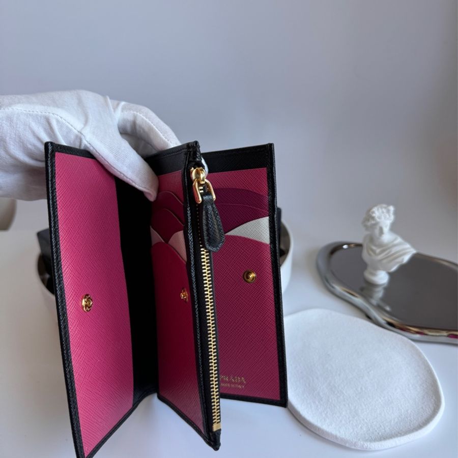 Prada Saffiano medium leather wallet-6