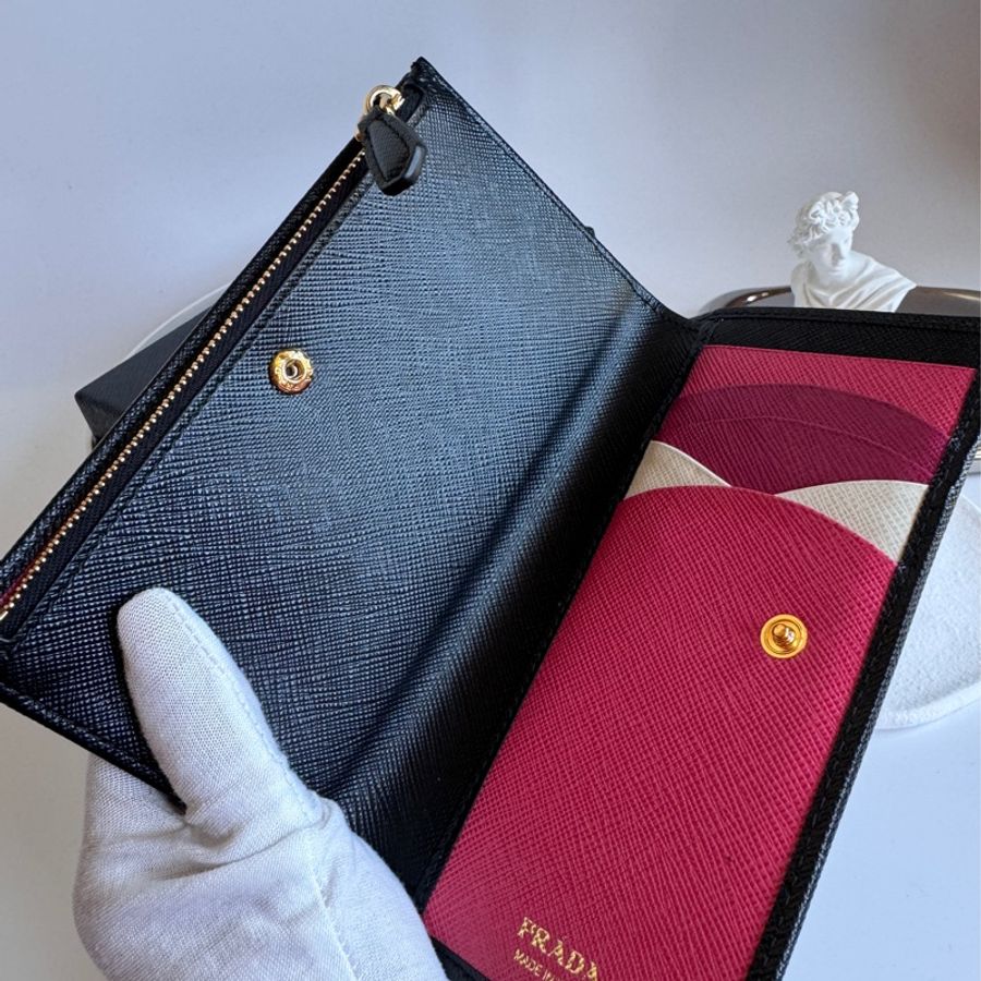 Prada Saffiano medium leather wallet-9