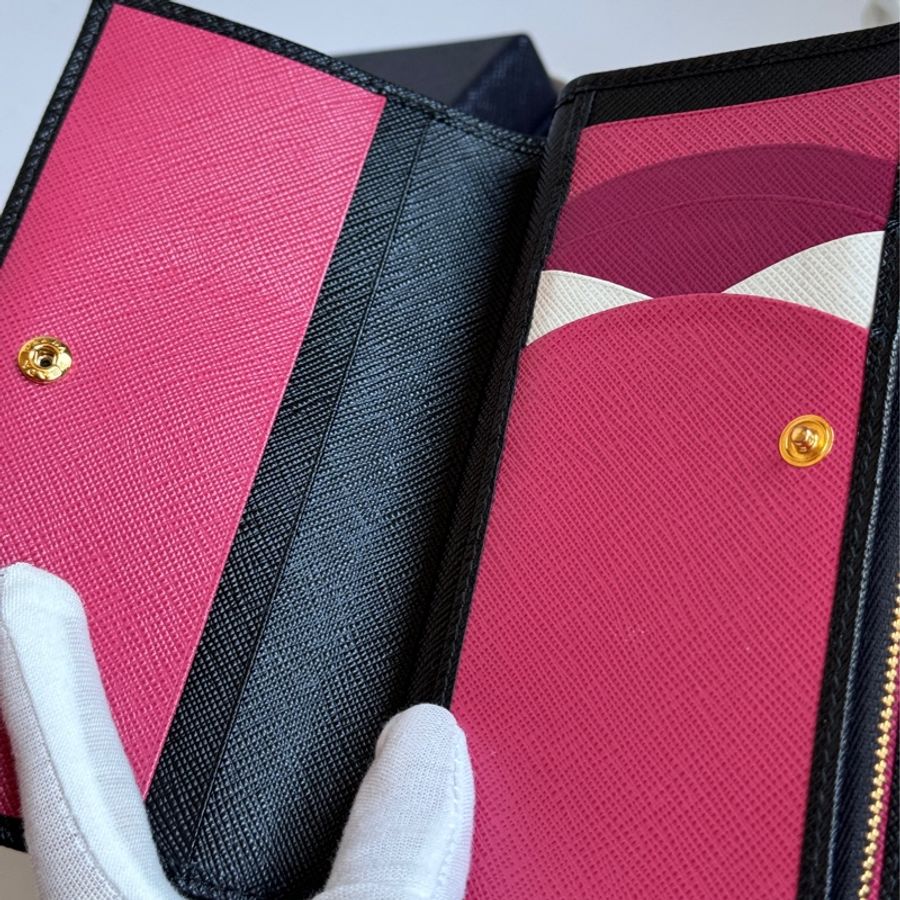 Prada Saffiano medium leather wallet-10