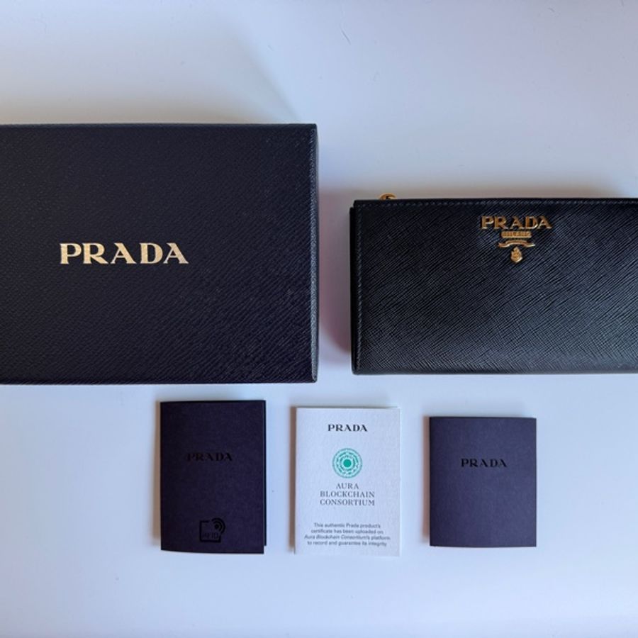 Prada Saffiano medium leather wallet-12