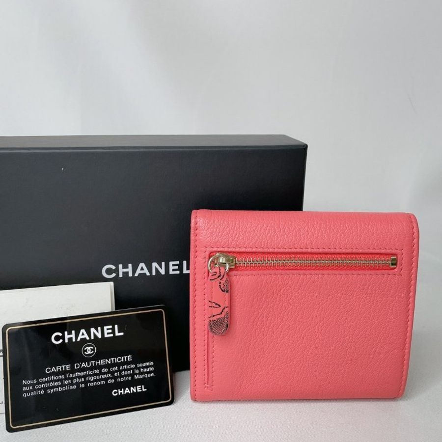 CHANEL 全新珊瑚粉翻蓋三折短夾-1