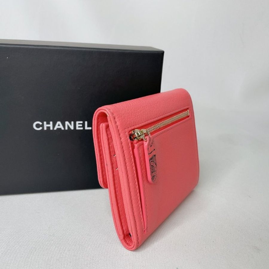 CHANEL 全新珊瑚粉翻蓋三折短夾-5