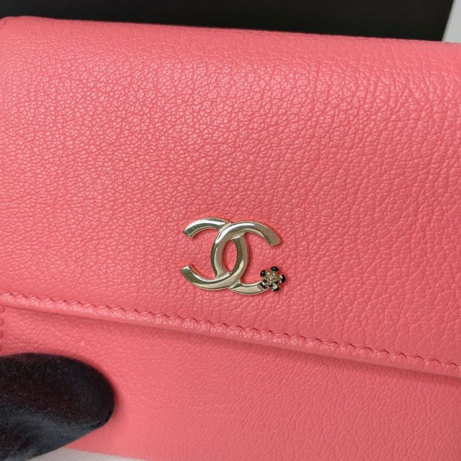 CHANEL 全新珊瑚粉翻蓋三折短夾-9