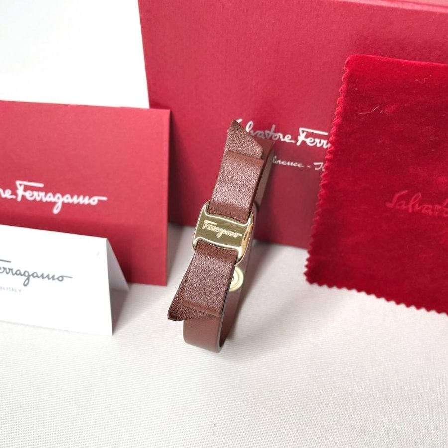 Ferragamo 菲拉格慕 蝴蝶結皮革手環-1