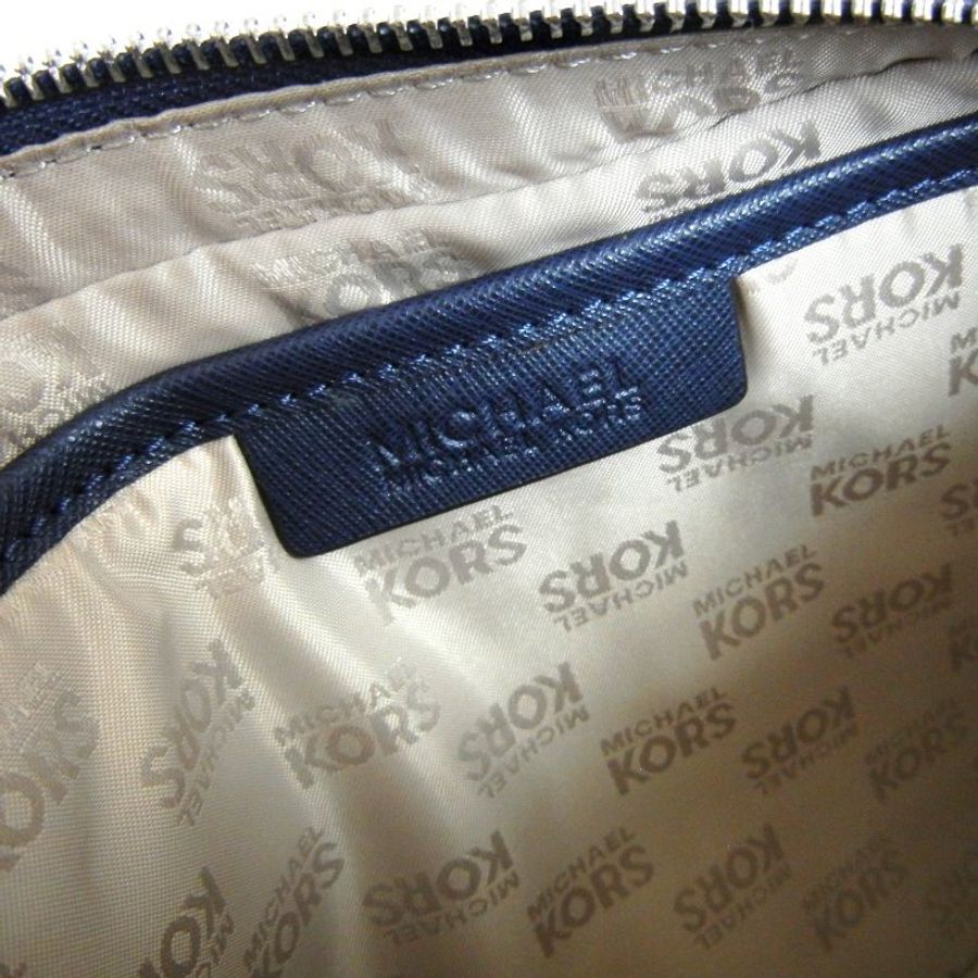 金鐸精品~2305 MICHAEL KORS MK LOGO字紋 白藍色PVC 側肩背方包 全新品-6