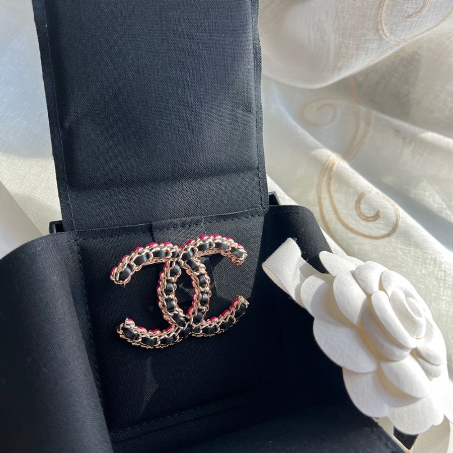 Chanel香奈兒黑金 皮穿鏈胸針-0