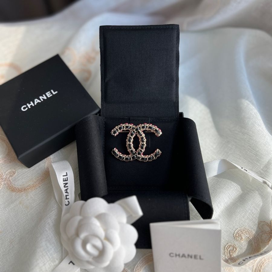 Chanel香奈兒黑金 皮穿鏈胸針-2